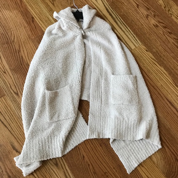 LAST ONE! Barefoot Dreams Hooded Shawl - Picture 2 of 7